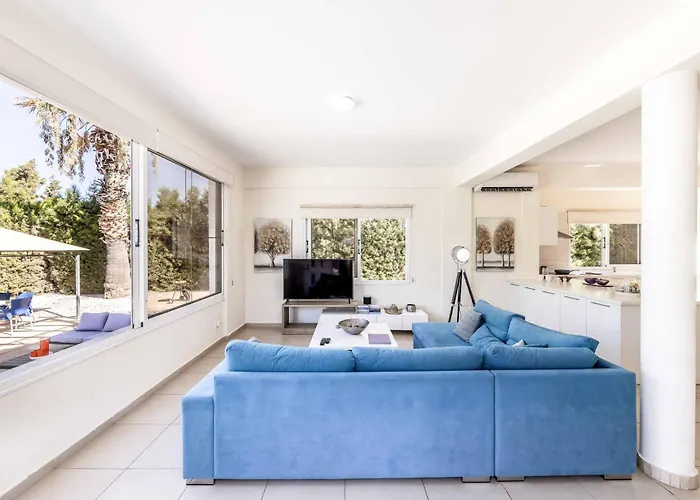 Artemisia Vila Pegeia